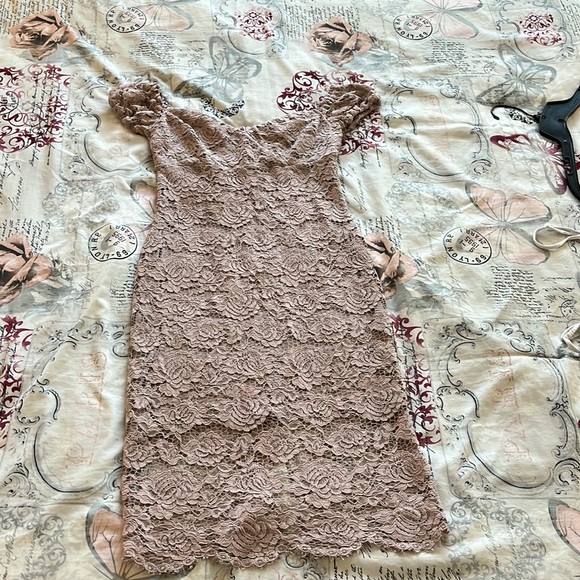 Express mauve lace dress dress size 4 can be off shoulder or on. Wore twice! - Picture 10 of 12